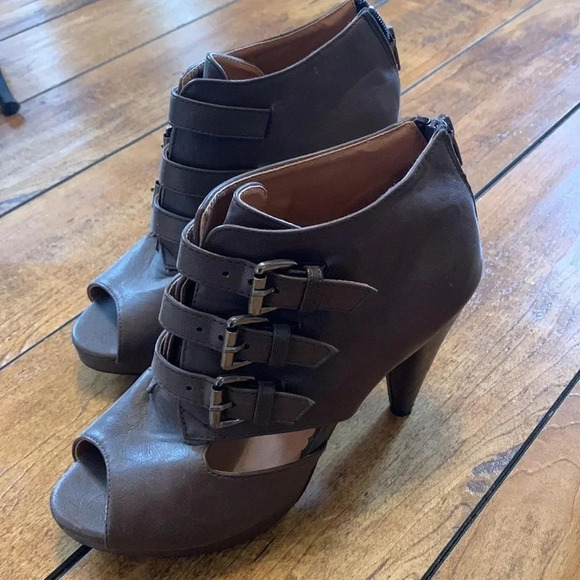 Open toe heel booties - Picture 2 of 8